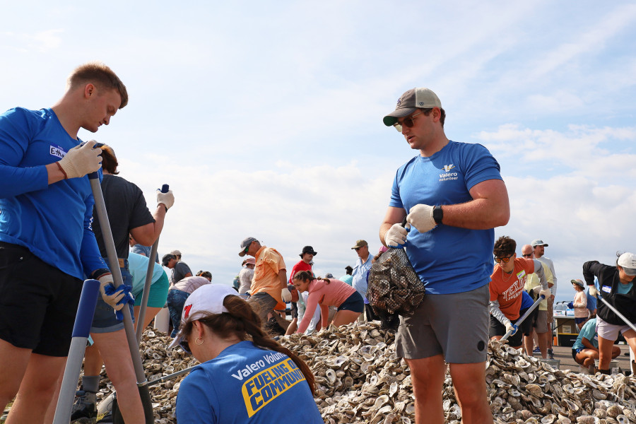 Valero Volunteers volunteer with Sink Your Shucks 