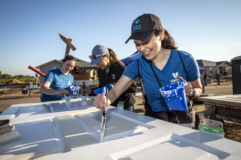 Valero Employees at Habitat for Humanity